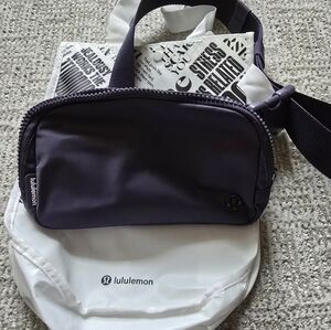 Lululemon  Belt Bag/ Nightfall